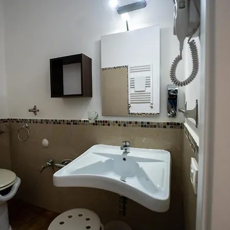Achibea Oda ve Kahvaltı 4*