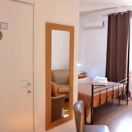 Oda ve Kahvaltı Achibea