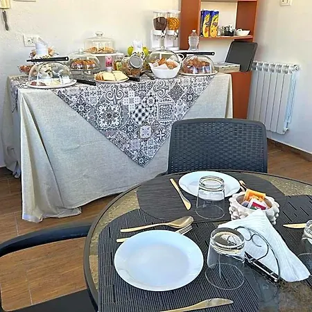 فندق مبيت وإفطار Achibea 4*